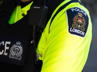 Officer in florescent shirt with LPS flash on shoulder